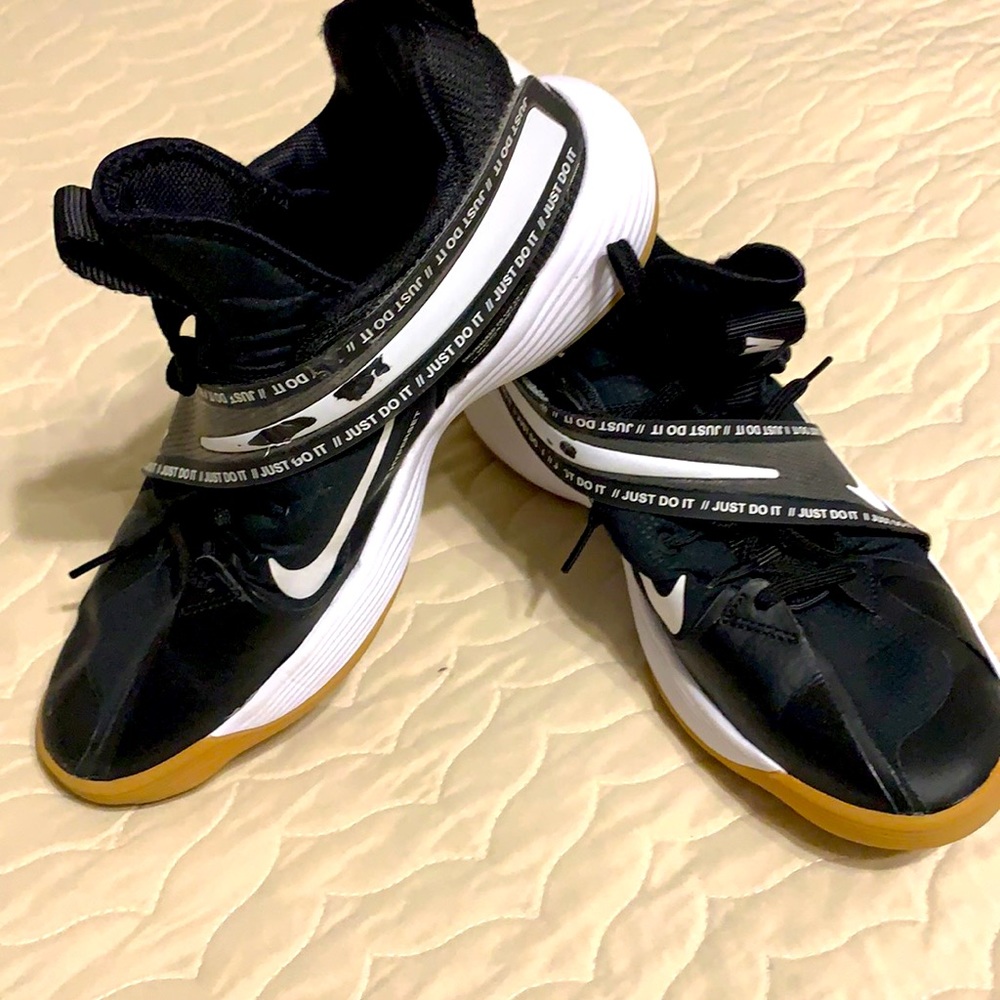 Nike Hyperset black volleyball shoes women’s size 9